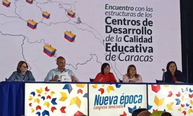 Delcy Rodríguez asegura que los maestros son eje fundamental de la patria