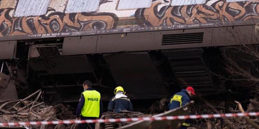 Grecia-dos-trenes-colisionan-dejando-mas-de-35-muertos-y-85-heridos-accidente-movidatuy.com