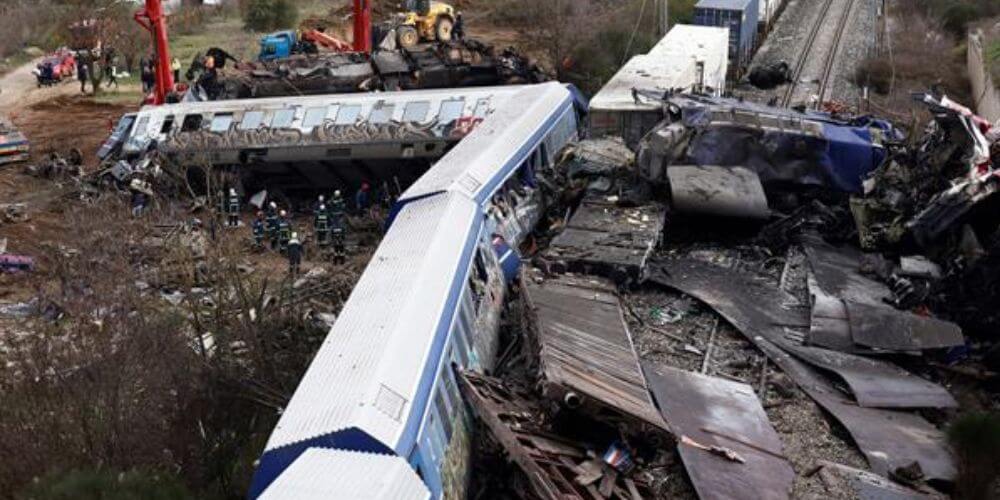 Grecia: Dos trenes colisionan dejando más de 35 muertos y 85 heridos