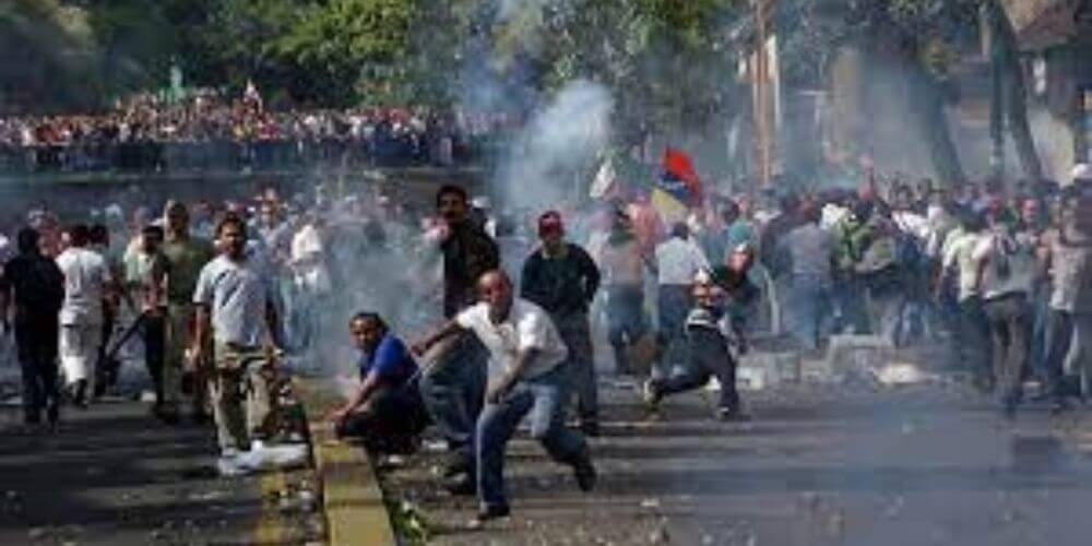 pueblo-de-Venezuela-conmemora-los-21-años-de-hechos-de-abril-de-2002-golpe-de-estado-movidatuy.com