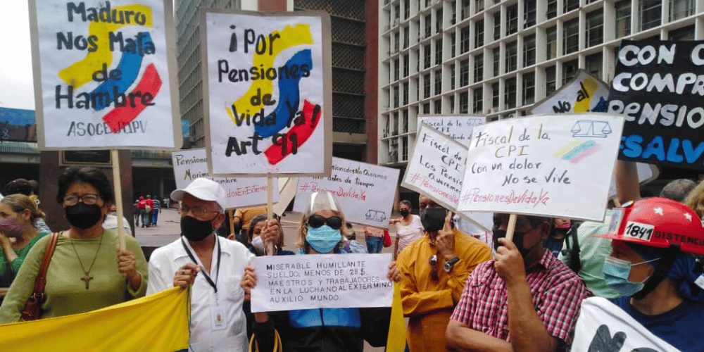 Pensionados y jubilados protestaron en rechazo al ajuste de bonos