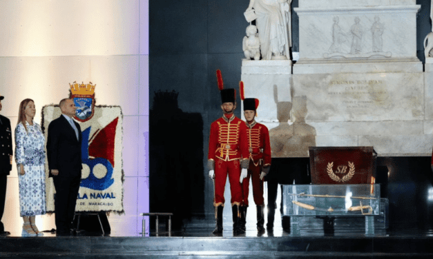 Autoridades del Gobierno conmemoran los 240 años del natalicio del Libertador Simón Bolívar