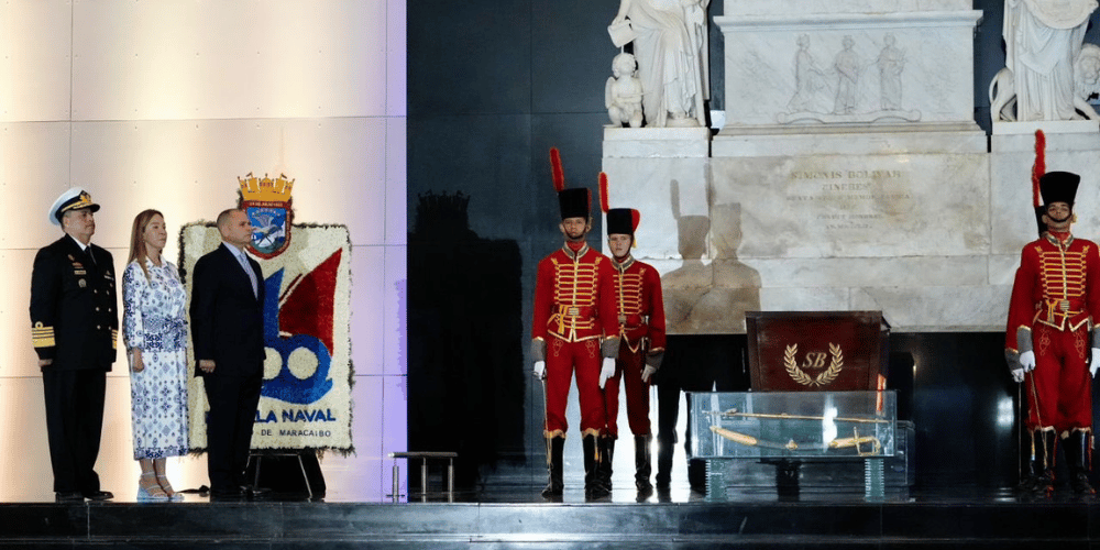 Autoridades del Gobierno conmemoran los 240 años del natalicio del Libertador Simón Bolívar