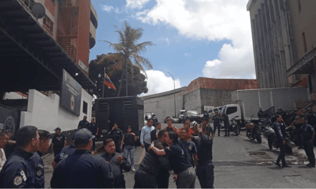 Intento de motín en retén policial de Boleíta tras fuga de 7 reclusos