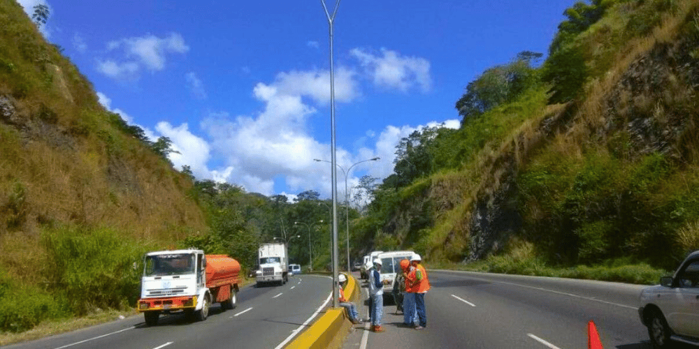 Accidente en la Autopista Regional del Centro dejó tres personas fallecidas