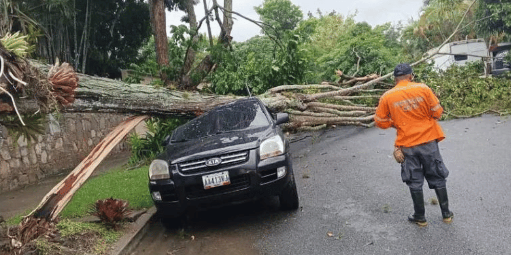 atienden-afectados-fuertes-lluvias-caracas-nacionales-movidatuy.com