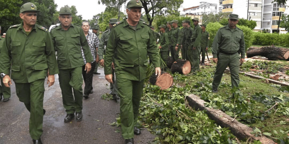 En Cuba supervisan trabajos de recuperación tras daños causados por huracán Rafael