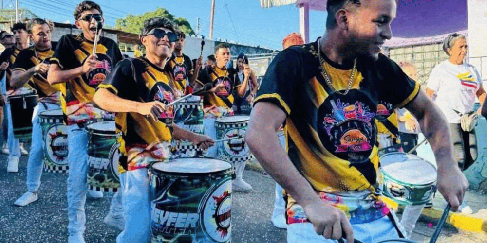 mas-de-10-mil-personas-dieron-inicio-al-carnaval-en-santa-teresa-del-tuy-regionales-movidatuy.com