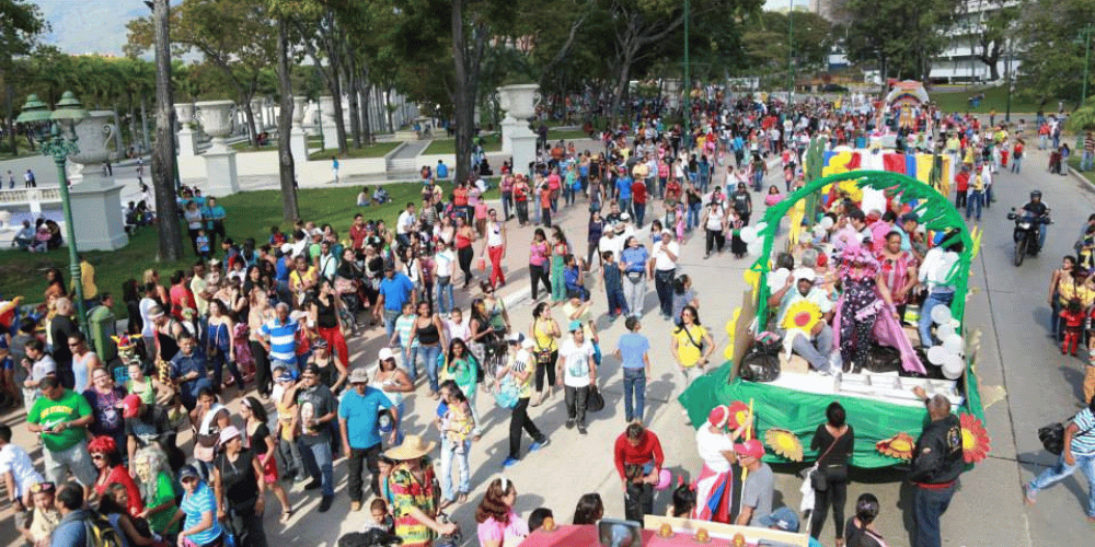 en-los-proceres-cerraron-carnaval-con-desfile-y-concierto-retumba-caracas-nacionales-movidatuy.com