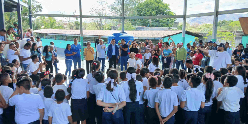 Renuevan Escuela Lesbia Plater en Cúa a beneficio de 1.037 estudiantes