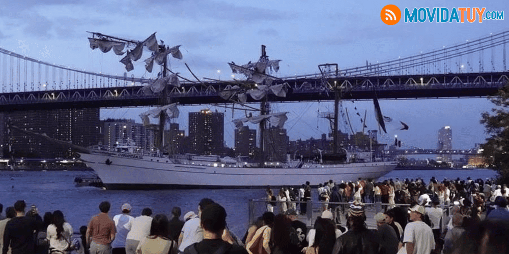 Buque Escuela Cuauhtémoc de la Armada de México tras colisión en puente de Brooklyn, Nueva York