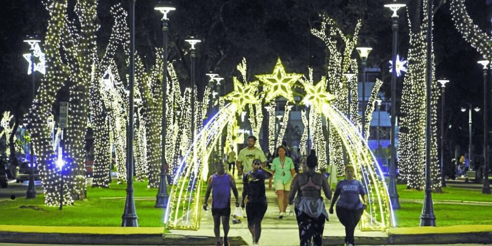 Decoraciones de Navidad 2025 en Caracas: Árboles Gigantes y Luces en Plazas y Avenidas
