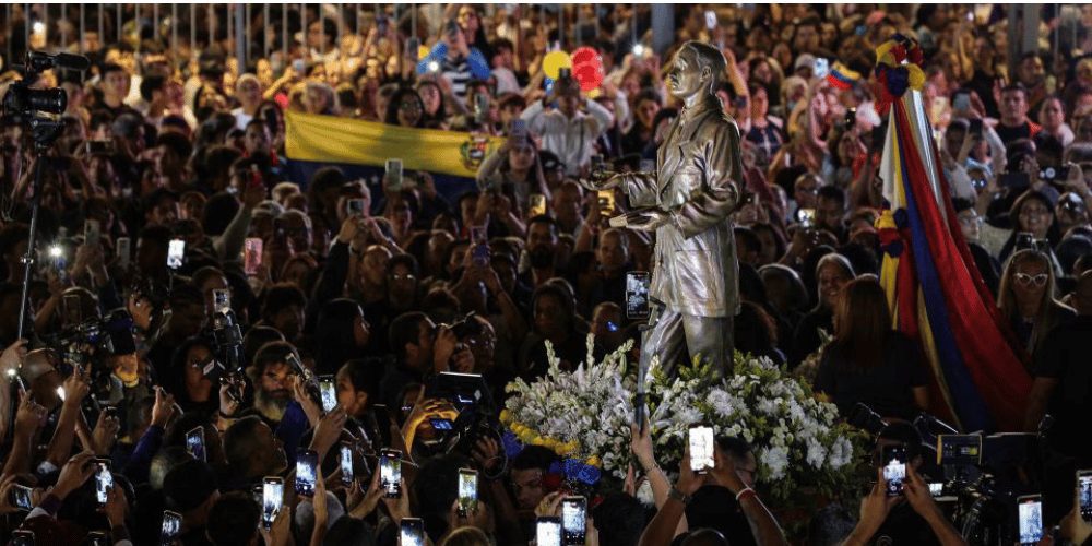 Procesión multitudinaria con imágenes de San José Gregorio Hernández y Santa Carmen Rendiles en Venezuela