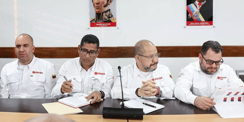 viceministros del área de hidrocarburos y la junta directiva de Petróleos de Venezuela (PDVSA)