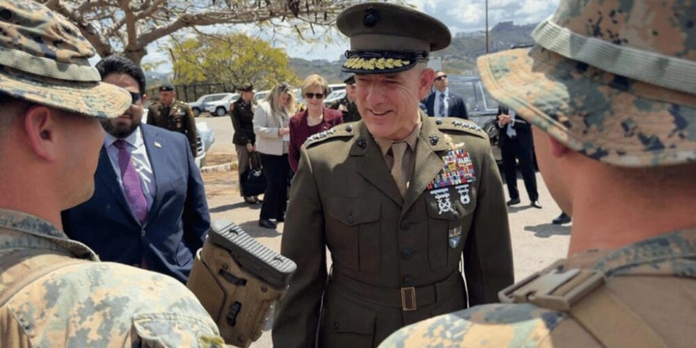 Jefe del Comando Sur en Caracas, general Francis Donovan.